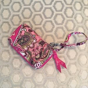 vera bradley wristlet